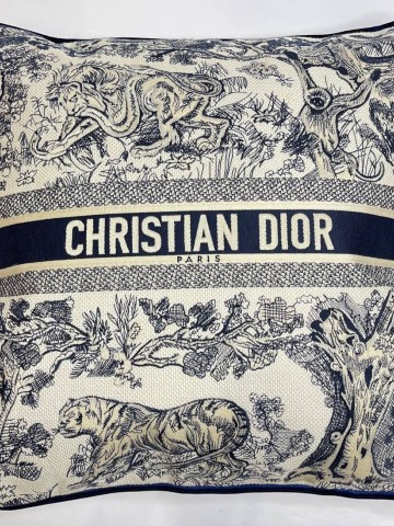 Подушка Dior
