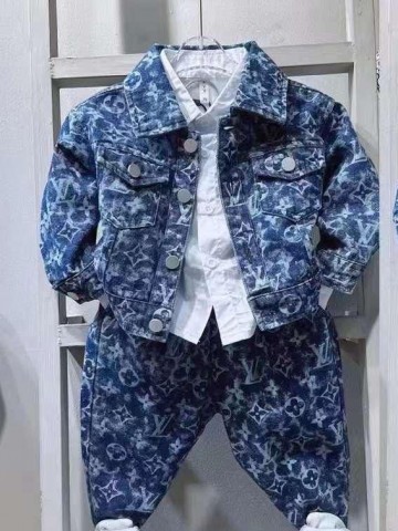 Костюм Louis Vuitton