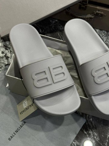 Шлепанцы Balenciaga