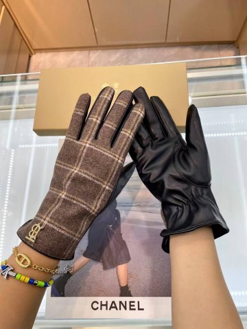 Перчатки Burberry