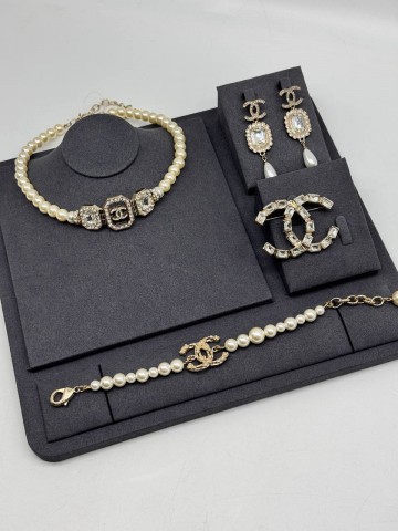 Брошь CHANEL