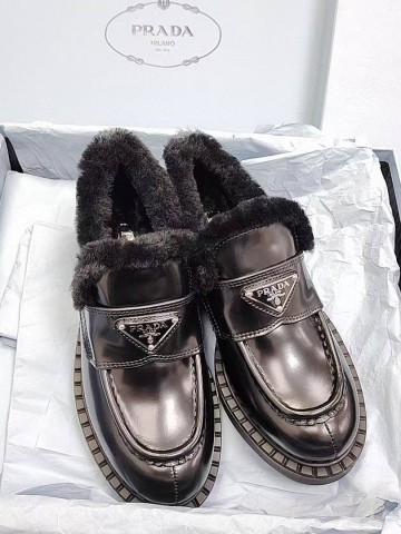 Лоферы Prada