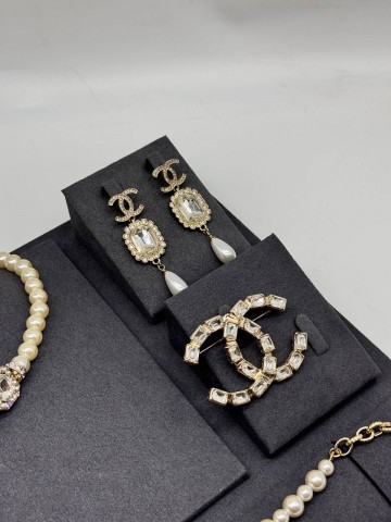 Брошь CHANEL