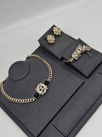 Брошь CHANEL