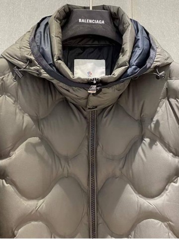 Пуховик Moncler