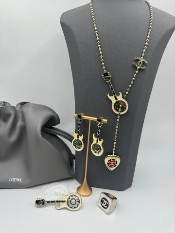 Серьги CHANEL