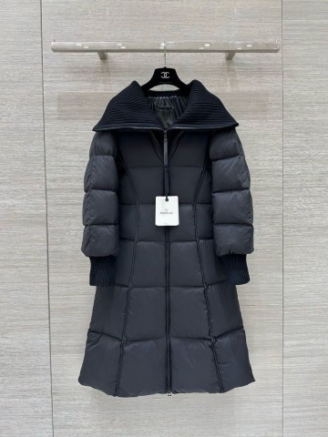 Пуховик Moncler