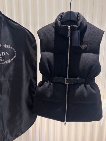 Жилет Prada