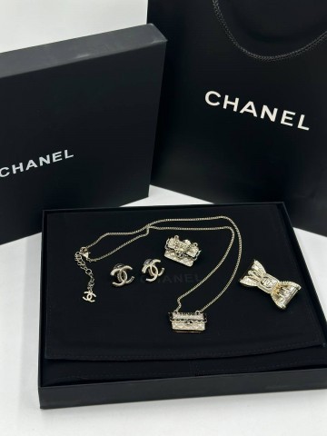 Брошь CHANEL