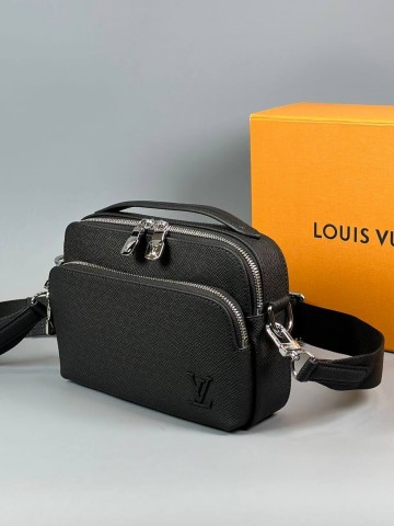 Сумка-мессенджер Louis Vuitton