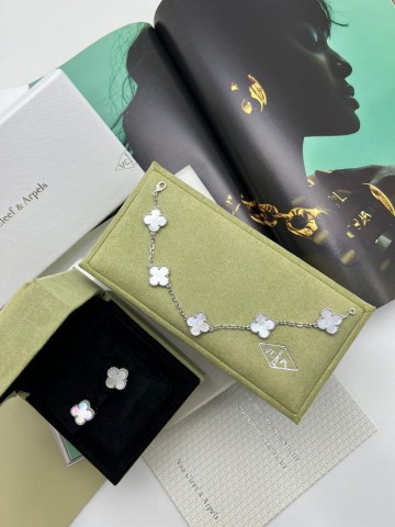 Серьги Van Cleef & Arpels