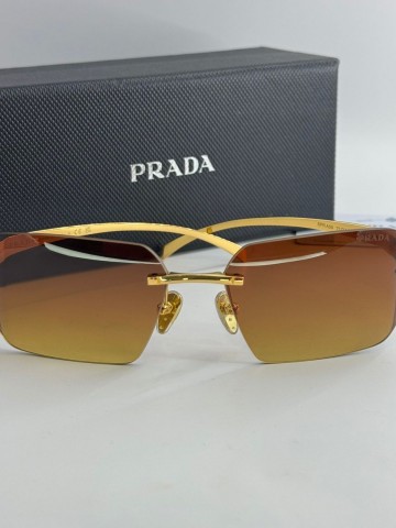 Солнцезащитные очки Prada