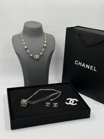 Колье CHANEL