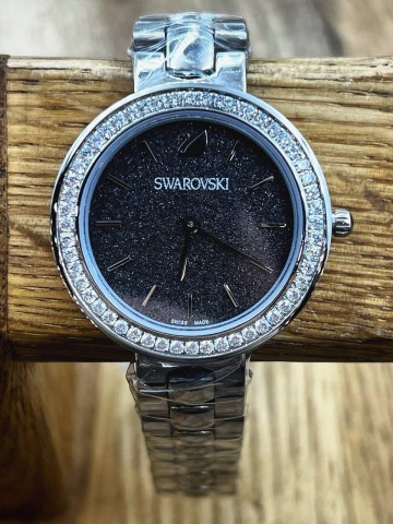 Часы Swarovski