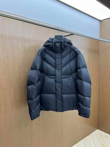 Пуховик Prada