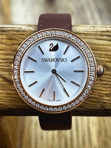 Часы Swarovski