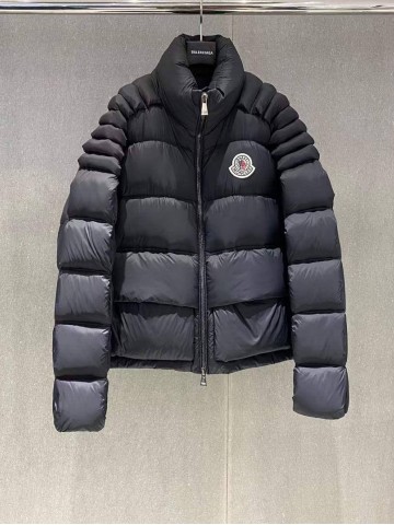 Пуховик Moncler
