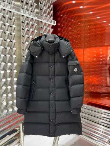 Пуховик Moncler