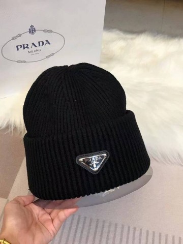 Шапка Prada