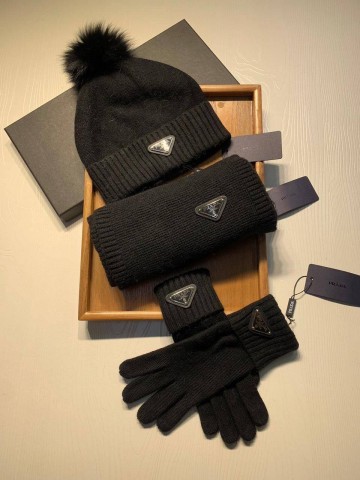 Комплект Prada (шапка + перчатки + шарф)