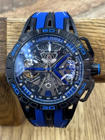 Часы Roger Dubuis
