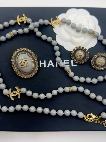 Брошь CHANEL