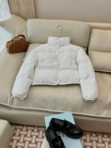 Пуховик Moncler