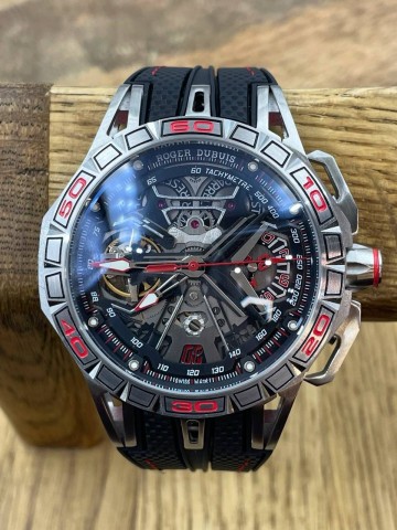 Часы Roger Dubuis