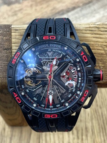 Часы Roger Dubuis