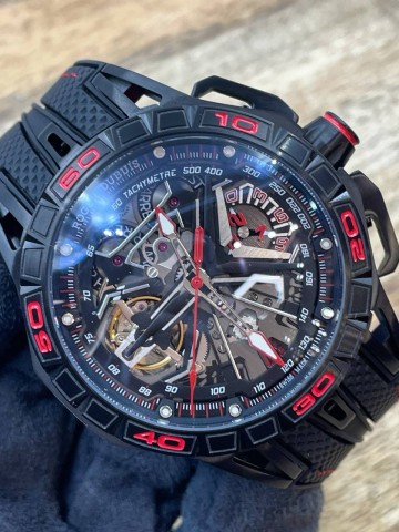 Часы Roger Dubuis