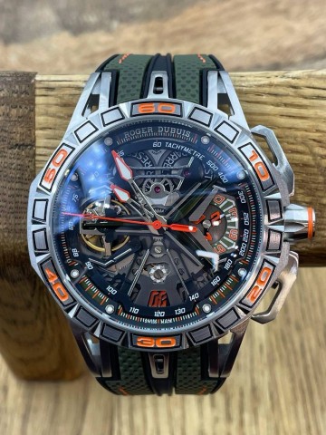 Часы Roger Dubuis