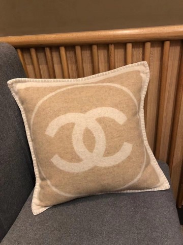 Наволочка CHANEL 50х50 см