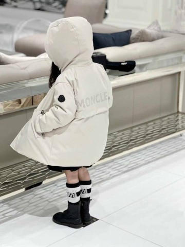 Пуховик Moncler