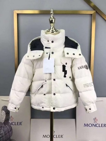 Пуховик Moncler
