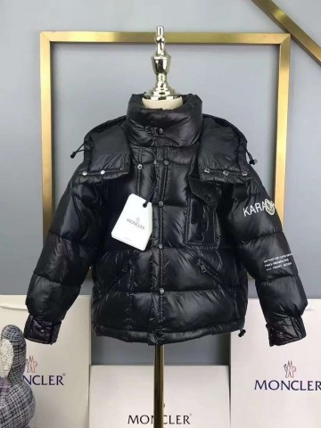Пуховик Moncler