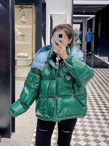 Пуховик Moncler