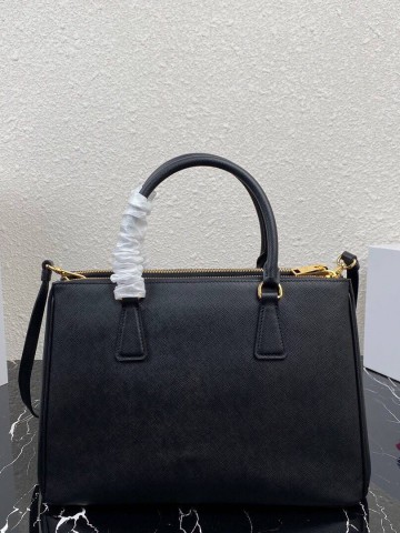 Сумка Prada