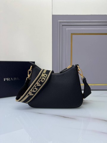 Сумка Prada