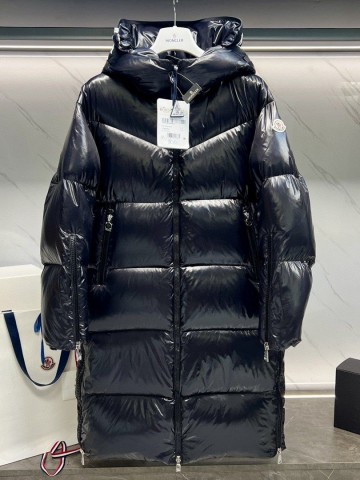 Пуховик Moncler