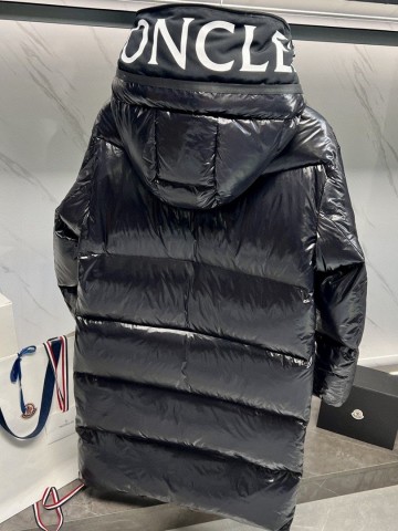 Пуховик Moncler