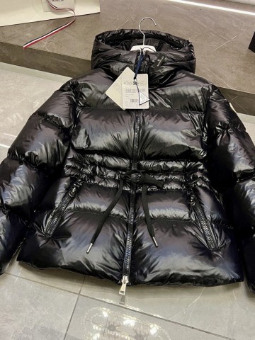 Пуховик Moncler