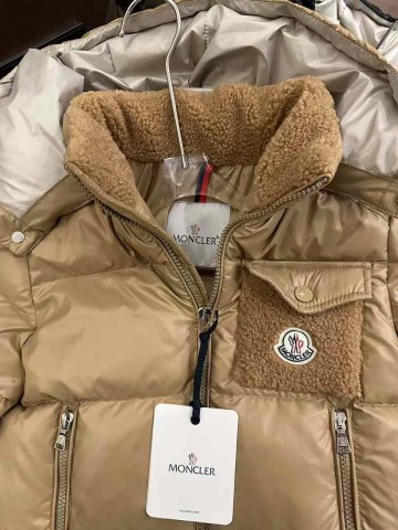 Пуховик Moncler