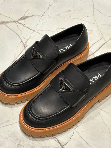 Лоферы Prada