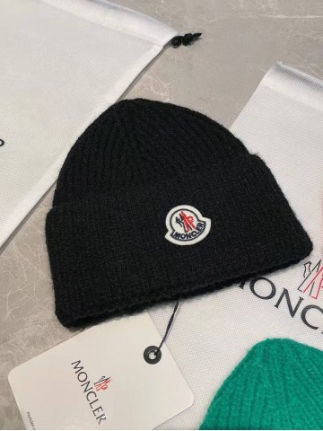 Шапка Moncler
