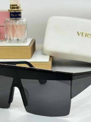 Солнцезащитные очки Versace
