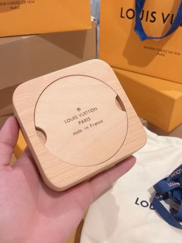 Часы Louis Vuitton
