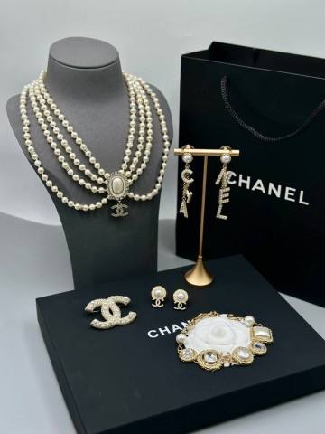 Колье CHANEL
