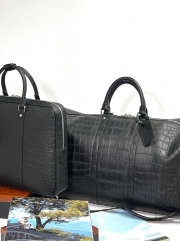 Деловая сумка Louis Vuitton из кожи крокодила
