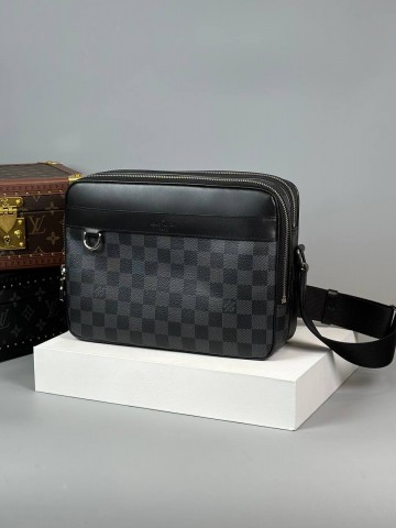 Сумка-мессенджер Louis Vuitton