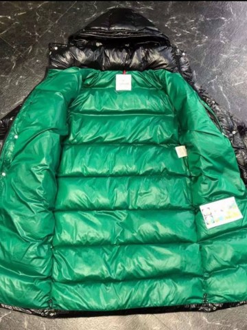 Пуховик Moncler